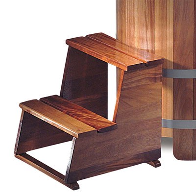 Drvena kada sa stepenicama